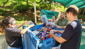 Doação de tampinhas no Parque Manolo Cabral