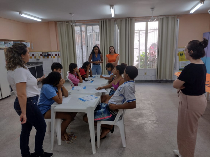 Adolescentes dos Cras Resistência e Santa Martha fazem teste vocacional