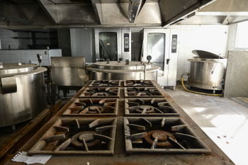 Restaurante Popular de Vit&oacute;ria em estado de abandono