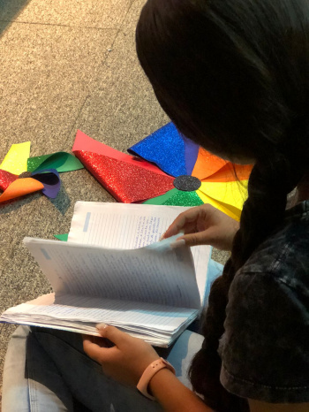 Adolescente declama poesia na abertura do IV Seminário Programa de Erradicação do Trabalho Infantil