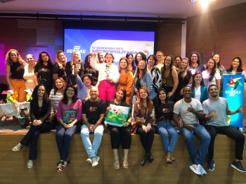 Adolescente declama poesia na abertura do IV Seminário Programa de Erradicação do Trabalho Infantil