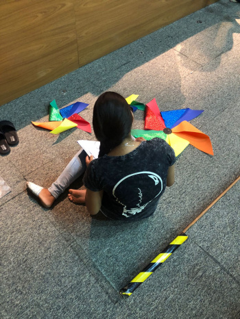 Adolescente declama poesia na abertura do IV Seminário Programa de Erradicação do Trabalho Infantil
