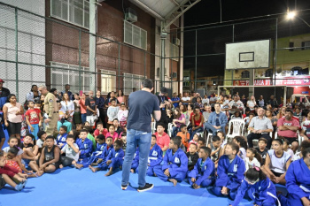 Entrega de kimonos no CEU de São Pedro