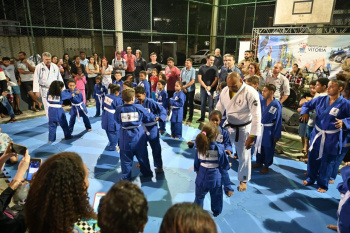 Entrega de kimonos no CEU de São Pedro