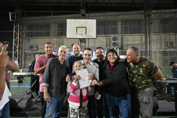 Entrega de escrituras no bairro Santa Martha