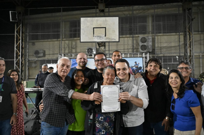 Entrega de escrituras no bairro Santa Martha