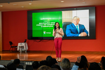 Palestra: combate a corrup&ccedil;&atilde;o, ministrada pelo presidente da comiss&atilde;o da OAB, Fabiano Cabral