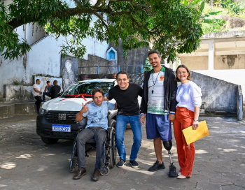 Entrega da Picape do Instituto Braile