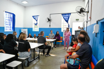 Entrega de bens para a AMAES