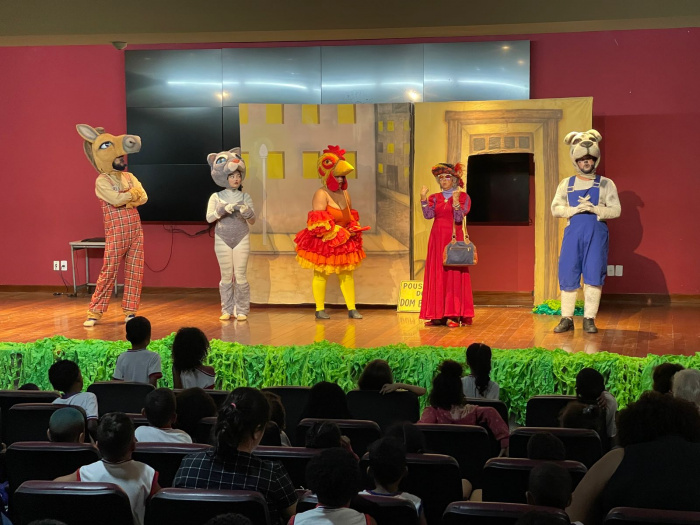 Objetivo da ação é aproximar os participantes dos livros por meio de textos teatrais.
