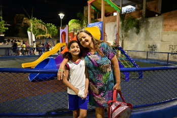 Amália Helmer e Isabela na inauguração Parque Kids