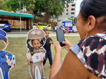Crianças se divertem com a Guarda nos parques