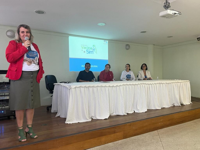 Secretária de Saúde participa da aula inaugural