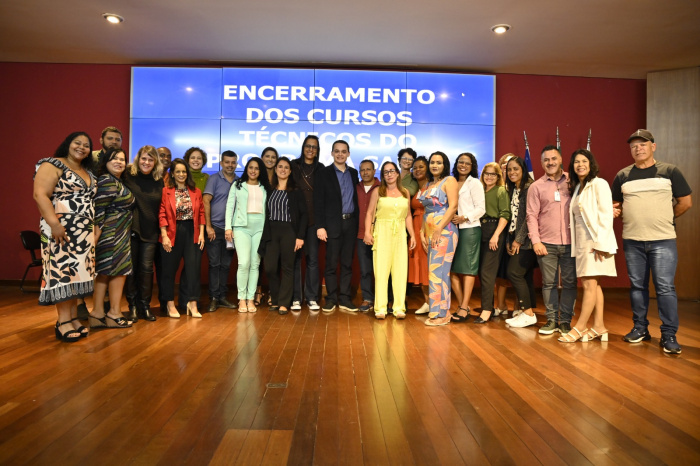 Cerimônia de conclusão dos cursos técnicos: agentes comunitários de saúde e combate à endemias
