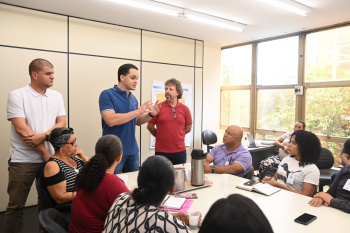 Prefeito anuncia pacote para alunos da Fafi