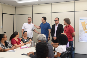 Prefeito anuncia pacote para alunos da Fafi