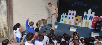 Cmei Laurentina Mendonça Correa recebe palestra do projeto “Patrulha Canina
