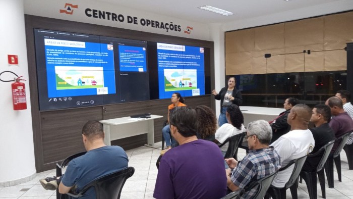 Seminário na Defesa Civil sobre áreas de risco