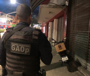 Moto apreendida com suspeito detido pela Guarda de Vitória