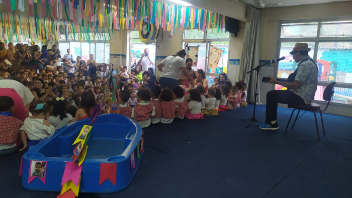 Cmei Ana Maria Chaves Colares recebe o Músico Jura Fernandes