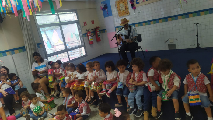 Cmei Ana Maria Chaves Colares recebe o Músico Jura Fernandes