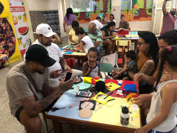 Oficina de fantoches no Cmei Ocarlina Nunes de Andrade