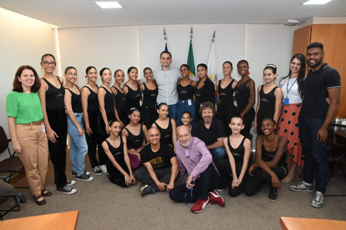 Visita das 21 Alunas da FAFI que irão participar do "Prêmio Internacional de Dança de SP