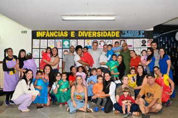 Famílias e crianças na Festa Cultural do Cmei Nelcy da Silva Braga