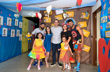 Crianças e professores na Festa Cultural do Cmei Nelcy da Silva Braga