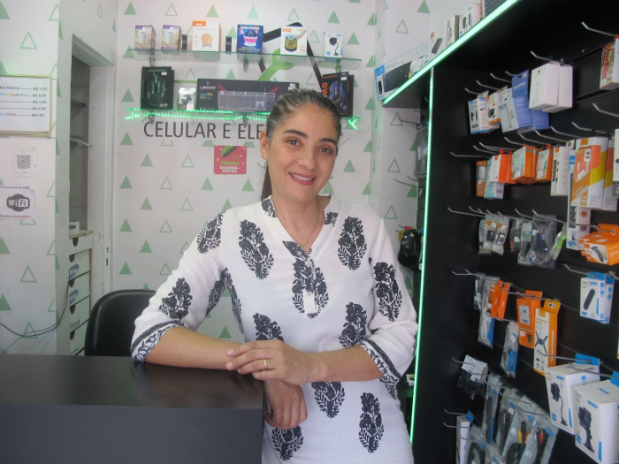 Marcia "Nicoli" Coitim, empreendedora do ramo de assistência técnica e assessórios para celular