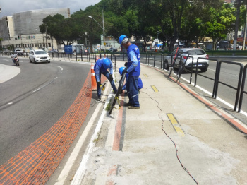 Avenidas de Vitória recebem novos guarda-corpos