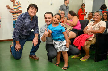 Entrega de Cestas Básicas no Tancredão