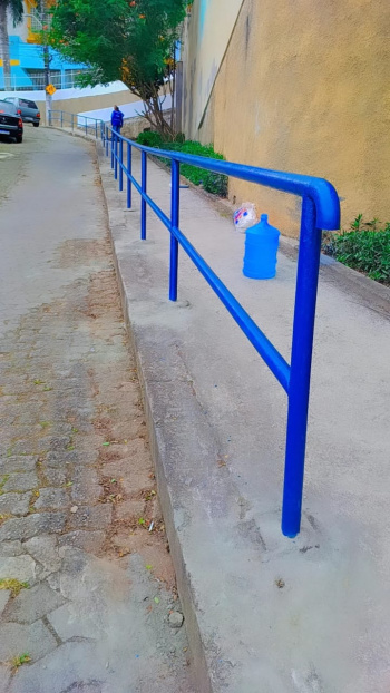 Manutenção e instalação de corrimões em bairros de Vitória