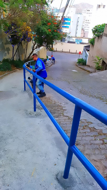 Manutenção e instalação de corrimões em bairros de Vitória