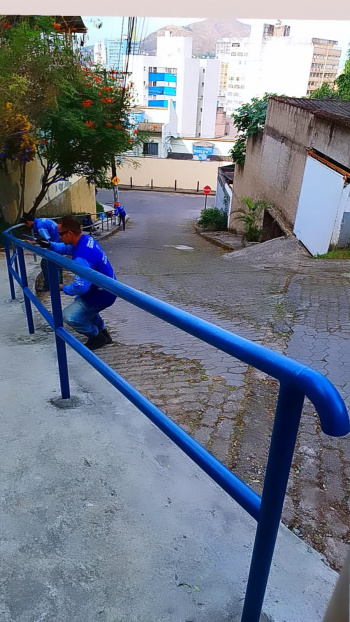 Manutenção e instalação de corrimões em bairros de Vitória