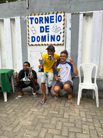 Torneio de dominó no Abrigo 1
