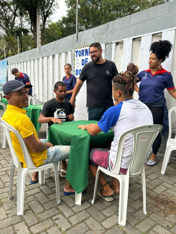 Torneio de dominó no Abrigo 1
