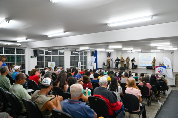 Entrega de títulos de propriedade em Maria Ortiz