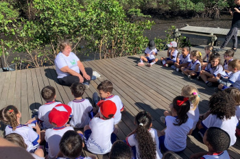 Crianças aprendem sobre preservação do manguezal e descarte de resíduos