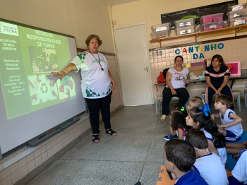 Crianças aprendem sobre preservação do manguezal e descarte de resíduos