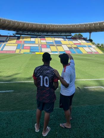 Patrick de Almeida Aragão e o filho durante passeio ao Kleber Andrade