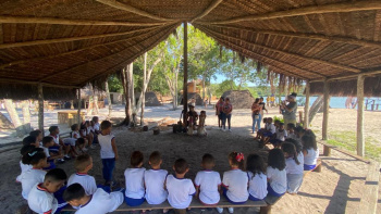 Crianças do Cmei RDA se encantam em jornada cultural na aldeia Piraquê-açu