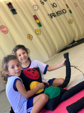 Educação no trânsito encanta crianças do Cmei Thomaz Tommasi