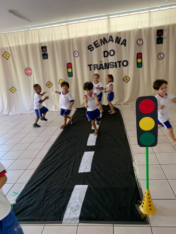 Educação no trânsito encanta crianças do Cmei Thomaz Tommasi