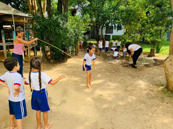 Visita pedagógica evidencia magia da arte e da natureza na educação