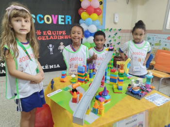 Grupo 6 do Cmei Maria Goretti Coutinho Cosme apresenta projetos do First Lego League