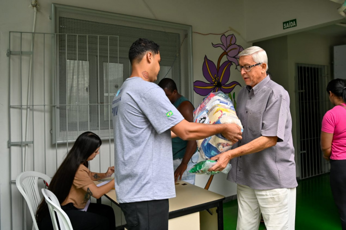 Entrega de cestas de alimentos