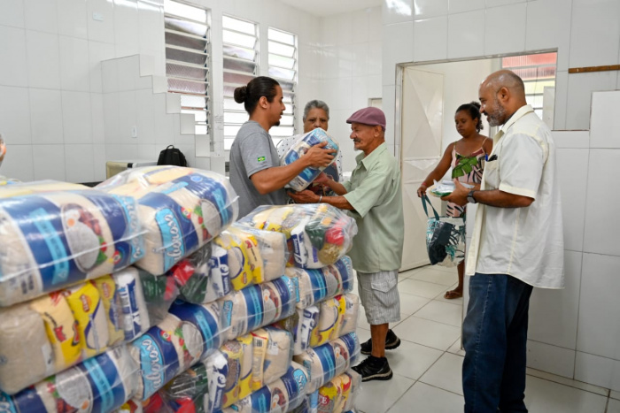 Entrega de cestas de alimentos