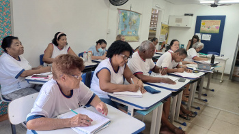 Estudantes da Educação de Jovens e Adultos (EJA) vão lançar livro na terça (03)