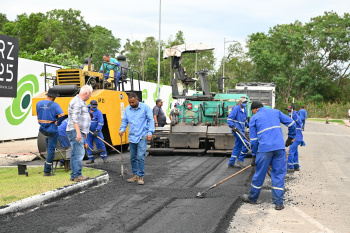 Visita as obras de recapeamento do asfalto de Jardim Camburi